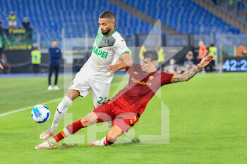 2021-09-12 - Jeremy Toljan of US Sassuolo Calcio and Matias Vina of AS Roma in action during the  Italian Football Championship League A 2021/2022 match between AS Roma vs US Sassuolo at the Olimpic Stadium in Rome. - AS ROMA VS US SASSUOLO - ITALIAN SERIE A - SOCCER