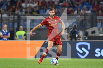 2021-09-12 - Bryan Cristante of AS Roma in action during the  Italian Football Championship League A 2021/2022 match between AS Roma vs US Sassuolo at the Olimpic Stadium in Rome. - AS ROMA VS US SASSUOLO - ITALIAN SERIE A - SOCCER