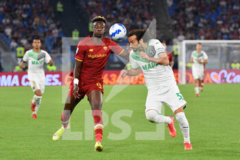 2021-09-12 - Tammy Abraham of AS Roma and Gian Marco Ferrari of US Sassuolo Calcio in action during the  Italian Football Championship League A 2021/2022 match between AS Roma vs US Sassuolo at the Olimpic Stadium in Rome. - AS ROMA VS US SASSUOLO - ITALIAN SERIE A - SOCCER