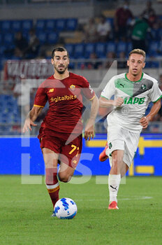 2021-09-12 - Henrikh Mkhitaryan of AS Roma in action during the  Italian Football Championship League A 2021/2022 match between AS Roma vs US Sassuolo at the Olimpic Stadium in Rome. - AS ROMA VS US SASSUOLO - ITALIAN SERIE A - SOCCER