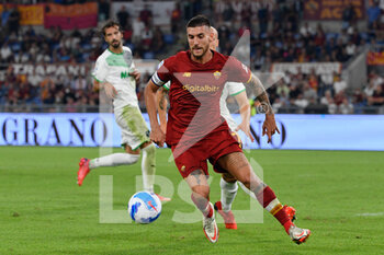 2021-09-12 - Lorenzo Pellegrini of AS Roma in action during the  Italian Football Championship League A 2021/2022 match between AS Roma vs US Sassuolo at the Olimpic Stadium in Rome. - AS ROMA VS US SASSUOLO - ITALIAN SERIE A - SOCCER