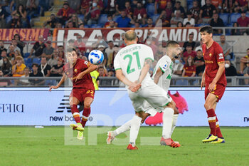 2021-09-12 - Stephan El Shaarawy of AS Roma goal 2-1 in action during the  Italian Football Championship League A 2021/2022 match between AS Roma vs US Sassuolo at the Olimpic Stadium in Rome. - AS ROMA VS US SASSUOLO - ITALIAN SERIE A - SOCCER
