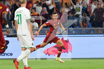 2021-09-12 - Stephan El Shaarawy of AS Roma celebrates after scoring goal 2-1 in action during the  Italian Football Championship League A 2021/2022 match between AS Roma vs US Sassuolo at the Olimpic Stadium in Rome. - AS ROMA VS US SASSUOLO - ITALIAN SERIE A - SOCCER