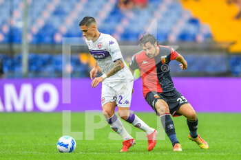 2021-09-18 - Lucas MARTINEZ QUARTA (Fiorentina), Mattia Destro (Genoa) - GENOA CFC VS ACF FIORENTINA - ITALIAN SERIE A - SOCCER