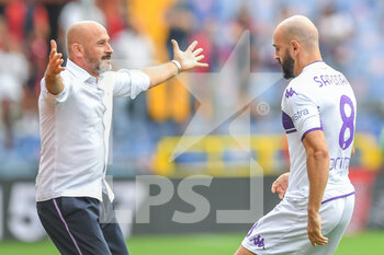 2021-09-18 - Vincenzo ITALIANO (Fiorentina), head coach  , and Riccardo SAPONARA (Fiorentina), celebrates after scoring a goal - GENOA CFC VS ACF FIORENTINA - ITALIAN SERIE A - SOCCER