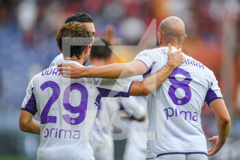 2021-09-18 - Alvaro Odriozola (Fiorentina) and Riccardo SAPONARA (Fiorentina) celebrates after scoring a goal - GENOA CFC VS ACF FIORENTINA - ITALIAN SERIE A - SOCCER