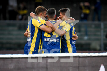 2021-09-19 - Giancluca Caprari (Verona) celebrates after scoring a goal 2-1 - HELLAS VERONA FC VS AS ROMA - ITALIAN SERIE A - SOCCER