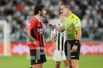 2021-09-19 - Sandro Tonali (AC Milan) dispute with Daniele Doveri (referee) - JUVENTUS FC VS AC MILAN - ITALIAN SERIE A - SOCCER