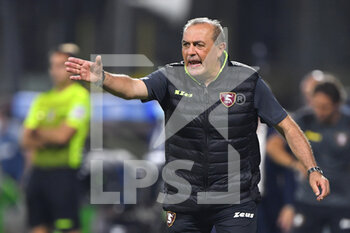 2021-09-18 - Salernitana's head coach Fabrizio Castori gestures  - US SALERNITANA VS ATALANTA BC - ITALIAN SERIE A - SOCCER