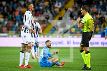 2021-09-20 - Lorenzo Insigne (Napoli) against the referee of the match Gianluca Manganiello - UDINESE CALCIO VS SSC NAPOLI - ITALIAN SERIE A - SOCCER