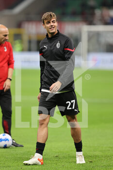 2021-09-22 - Daniel Maldini of AC Milan warms up during the Serie A 2021/22 football match between AC Milan and Venezia FC at Giuseppe Meazza Stadium, Milan, Italy on September 22, 2021 - AC MILAN VS VENEZIA FC - ITALIAN SERIE A - SOCCER