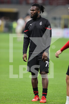 2021-09-22 - Franck Kessie of AC Milan warms up during the Serie A 2021/22 football match between AC Milan and Venezia FC at Giuseppe Meazza Stadium, Milan, Italy on September 22, 2021 - AC MILAN VS VENEZIA FC - ITALIAN SERIE A - SOCCER