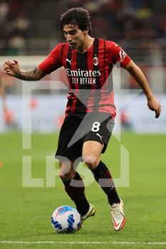 2021-09-22 - Sandro Tonali of AC Milan in action during the Serie A 2021/22 football match between AC Milan and Venezia FC at Giuseppe Meazza Stadium, Milan, Italy on September 22, 2021 - AC MILAN VS VENEZIA FC - ITALIAN SERIE A - SOCCER