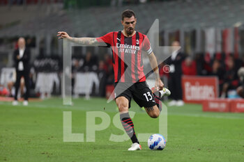 2021-09-22 - Alessio Romagnoli of AC Milan in action during the Serie A 2021/22 football match between AC Milan and Venezia FC at Giuseppe Meazza Stadium, Milan, Italy on September 22, 2021 - AC MILAN VS VENEZIA FC - ITALIAN SERIE A - SOCCER