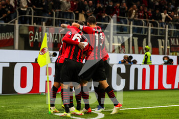 2021-09-22 - Theo Hernandez of AC Milan dcelebrates with his teammates after scoring a goal uring the Serie A 2021/22 football match between AC Milan and Venezia FC at Giuseppe Meazza Stadium, Milan, Italy on September 22, 2021 - AC MILAN VS VENEZIA FC - ITALIAN SERIE A - SOCCER