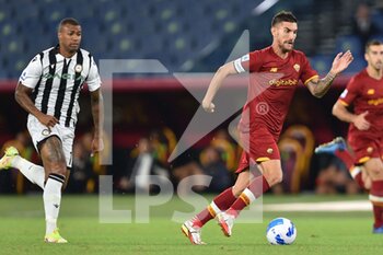 2021-09-23 - ROME, ITALY -  September 23 :   Lorenzo Pellegrini (R) of  AS Roma in action  during the  Serie A soccer  match between  AS Roma and  Udinese  at Stadio Olimpico on  September 23,2021 in Rome Italy - AS ROMA VS UDINESE CALCIO - ITALIAN SERIE A - SOCCER