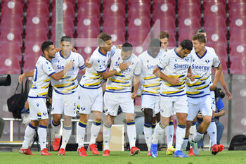 2021-09-22 - Hellas Verona's forward Nikola Kalinic celebrates with teammates after scoring the 0-1 goal  - US SALERNITANA VS HELLAS VERONA FC - ITALIAN SERIE A - SOCCER