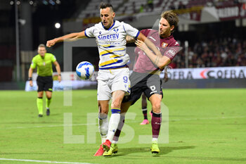 2021-09-22 - Hellas Verona's forward Nikola Kalinic and Salernitana's defender Stefan Strandberg in action  - US SALERNITANA VS HELLAS VERONA FC - ITALIAN SERIE A - SOCCER