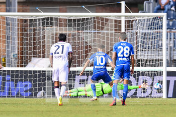2021-09-26 - Nedim Bajrami (Empoli)  takes the penalty - EMPOLI FC VS BOLOGNA FC - ITALIAN SERIE A - SOCCER
