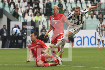 2021-09-26 - Dejan Kulusevski (Juventus FC) shots on goal - JUVENTUS FC VS UC SAMPDORIA - ITALIAN SERIE A - SOCCER