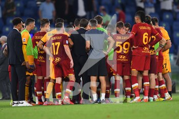 2021-09-26 - ROME, ITALY - September 26 : Players of AS Roma disappointed  before  the  Serie A soccer match between  SS Lazio and  AS Roma  at Stadio Olimpico on September 26,2021 in Rome,Italy


 - SS LAZIO VS AS ROMA - ITALIAN SERIE A - SOCCER