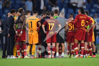 2021-09-26 - ROME, ITALY - September 26 : Players of AS Roma disappointed  before  the  Serie A soccer match between  SS Lazio and  AS Roma  at Stadio Olimpico on September 26,2021 in Rome,Italy


 - SS LAZIO VS AS ROMA - ITALIAN SERIE A - SOCCER