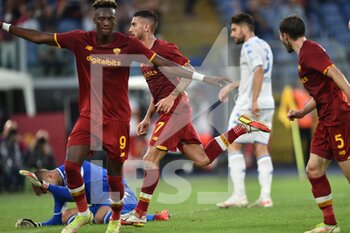 2021-10-03 - ROME, ITALY - October 3 : Lorenzo Pellegrini of AS Roma   scores a goal during  Italian Serie A soccer match between  AS Roma  and  Empoli FC  at Stadio Olimpico on October 3,2021  in Rome Italy - AS ROMA VS EMPOLI FC - ITALIAN SERIE A - SOCCER