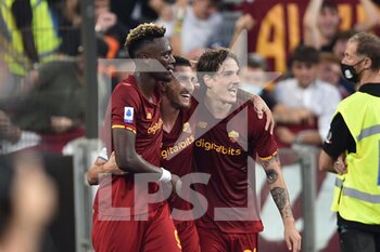 2021-10-03 - ROME, ITALY - October 3 : Lorenzo Pellegrini (C) of AS Roma  celebrates  after scores a goal during  Italian Serie A soccer match between  AS Roma  and  Empoli FC  at Stadio Olimpico on October 3,2021  in Rome Italy - AS ROMA VS EMPOLI FC - ITALIAN SERIE A - SOCCER