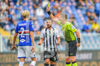 2021-10-03 - The Referee of the match Daniele Orsato of Schio, Yellow card for FORESTIERI FERNANDO (Udinese) - UC SAMPDORIA VS UDINESE CALCIO - ITALIAN SERIE A - SOCCER