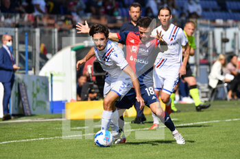 2021-10-17 - Tommaso Augello of Sampdoria, Nahitan Nandez of Cagliari Calcio - CAGLIARI CALCIO VS UC SAMPDORIA - ITALIAN SERIE A - SOCCER