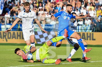 2021-10-17 - Juan Musso (Atalanta) salva su Patrick Cutrone (Empoli) - EMPOLI FC VS ATALANTA BC - ITALIAN SERIE A - SOCCER