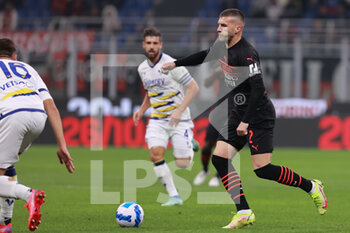 2021-10-16 - Ante Rebic of AC Milan in action during the Serie A 2021/22 football match between AC Milan and Hellas Verona FC at Giuseppe Meazza Stadium, Milan, Italy on October 16, 2021 - AC MILAN VS HELLAS VERONA FC - ITALIAN SERIE A - SOCCER