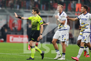 2021-10-16 - Referee Alessandro Prontera during the Serie A 2021/22 football match between AC Milan and Hellas Verona FC at Giuseppe Meazza Stadium, Milan, Italy on October 16, 2021 - AC MILAN VS HELLAS VERONA FC - ITALIAN SERIE A - SOCCER