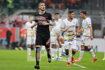 2021-10-16 - Rade Krunic of AC Milan in action during the Serie A 2021/22 football match between AC Milan and Hellas Verona FC at Giuseppe Meazza Stadium, Milan, Italy on October 16, 2021 - AC MILAN VS HELLAS VERONA FC - ITALIAN SERIE A - SOCCER