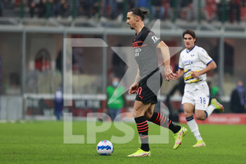2021-10-16 - Zlatan Ibrahimovic of AC Milan in action during the Serie A 2021/22 football match between AC Milan and Hellas Verona FC at Giuseppe Meazza Stadium, Milan, Italy on October 16, 2021 - AC MILAN VS HELLAS VERONA FC - ITALIAN SERIE A - SOCCER