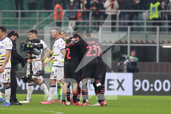 2021-10-16 - AC Milan players celebrate the victory at the end of the match during the Serie A 2021/22 football match between AC Milan and Hellas Verona FC at Giuseppe Meazza Stadium, Milan, Italy on October 16, 2021 - AC MILAN VS HELLAS VERONA FC - ITALIAN SERIE A - SOCCER