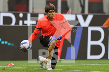 2021-10-16 - Ciprian Tatarusanu of AC Milan warms up during the Serie A 2021/22 football match between AC Milan and Hellas Verona FC at Giuseppe Meazza Stadium, Milan, Italy on October 16, 2021 - AC MILAN VS HELLAS VERONA FC - ITALIAN SERIE A - SOCCER