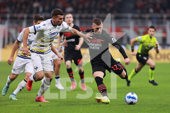 2021-10-16 - Ante Rebic of AC Milan and Nicolo Casale of Hellas Verona FC in action during the Serie A 2021/22 football match between AC Milan and Hellas Verona FC at Giuseppe Meazza Stadium, Milan, Italy on October 16, 2021 - AC MILAN VS HELLAS VERONA FC - ITALIAN SERIE A - SOCCER
