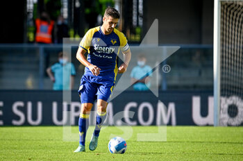 2021-10-24 - Miguel Veloso (Verona) portrait in action - HELLAS VERONA FC VS SS LAZIO - ITALIAN SERIE A - SOCCER
