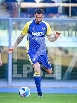 2021-10-24 - Federico Ceccherini (Verona) portrait in action - HELLAS VERONA FC VS SS LAZIO - ITALIAN SERIE A - SOCCER