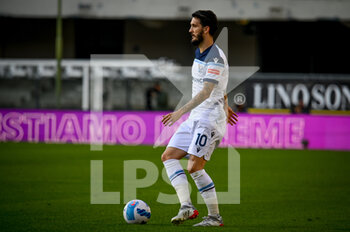 2021-10-24 - Luis Alberto (Lazio) portrait in action - HELLAS VERONA FC VS SS LAZIO - ITALIAN SERIE A - SOCCER