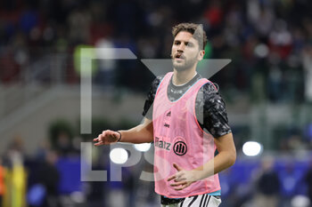 2021-10-24 - Manuel Locatelli of Juventus FC warms up during the Serie A 2021/22 football match between FC Internazionale and Juventus FC at Giuseppe Meazza Stadium, Milan, Italy on October 24, 2021 - INTER - FC INTERNAZIONALE VS JUVENTUS FC - ITALIAN SERIE A - SOCCER