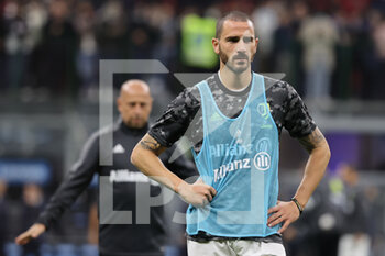 2021-10-24 - Leonardo Bonucci of Juventus FC warms up during the Serie A 2021/22 football match between FC Internazionale and Juventus FC at Giuseppe Meazza Stadium, Milan, Italy on October 24, 2021 - INTER - FC INTERNAZIONALE VS JUVENTUS FC - ITALIAN SERIE A - SOCCER