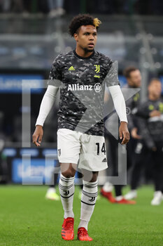2021-10-24 - Weston McKennie of Juventus FC warms up during the Serie A 2021/22 football match between FC Internazionale and Juventus FC at Giuseppe Meazza Stadium, Milan, Italy on October 24, 2021 - INTER - FC INTERNAZIONALE VS JUVENTUS FC - ITALIAN SERIE A - SOCCER