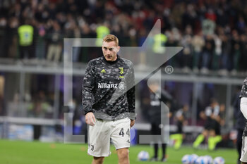 2021-10-24 - Dejan Kulusevski of Juventus FC warms up during the Serie A 2021/22 football match between FC Internazionale and Juventus FC at Giuseppe Meazza Stadium, Milan, Italy on October 24, 2021 - INTER - FC INTERNAZIONALE VS JUVENTUS FC - ITALIAN SERIE A - SOCCER