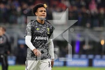 2021-10-24 - Weston McKennie of Juventus FC warms up during the Serie A 2021/22 football match between FC Internazionale and Juventus FC at Giuseppe Meazza Stadium, Milan, Italy on October 24, 2021 - INTER - FC INTERNAZIONALE VS JUVENTUS FC - ITALIAN SERIE A - SOCCER