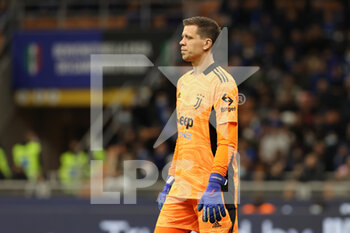 2021-10-24 - Wojciech Szczesny of Juventus FC in action during the Serie A 2021/22 football match between FC Internazionale and Juventus FC at Giuseppe Meazza Stadium, Milan, Italy on October 24, 2021 - INTER - FC INTERNAZIONALE VS JUVENTUS FC - ITALIAN SERIE A - SOCCER