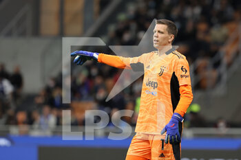 2021-10-24 - Wojciech Szczesny of Juventus FC gestures during the Serie A 2021/22 football match between FC Internazionale and Juventus FC at Giuseppe Meazza Stadium, Milan, Italy on October 24, 2021 - INTER - FC INTERNAZIONALE VS JUVENTUS FC - ITALIAN SERIE A - SOCCER