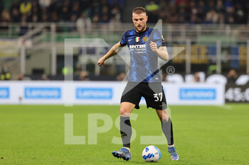 2021-10-24 - Milan Skriniar of FC Internazionale in action during the Serie A 2021/22 football match between FC Internazionale and Juventus FC at Giuseppe Meazza Stadium, Milan, Italy on October 24, 2021 - INTER - FC INTERNAZIONALE VS JUVENTUS FC - ITALIAN SERIE A - SOCCER