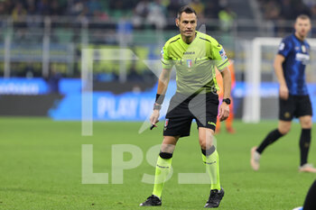 2021-10-24 - Referee Mariani Maurizio in action during the Serie A 2021/22 football match between FC Internazionale and Juventus FC at Giuseppe Meazza Stadium, Milan, Italy on October 24, 2021 - INTER - FC INTERNAZIONALE VS JUVENTUS FC - ITALIAN SERIE A - SOCCER